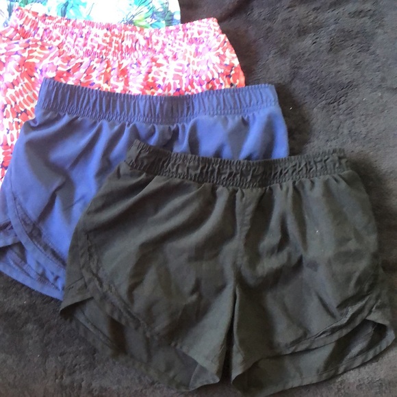 Bundle of 6 Old Navy Active shorts - Picture 2 of 11